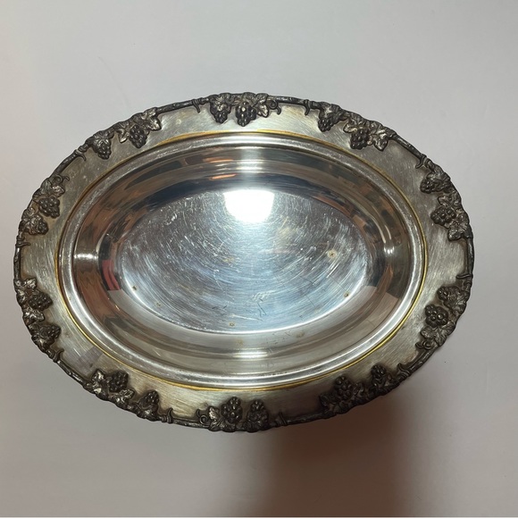Vintage crescent silver plated oval bread serving dish ornate grape vine  9’x12’ - Picture 14 of 15